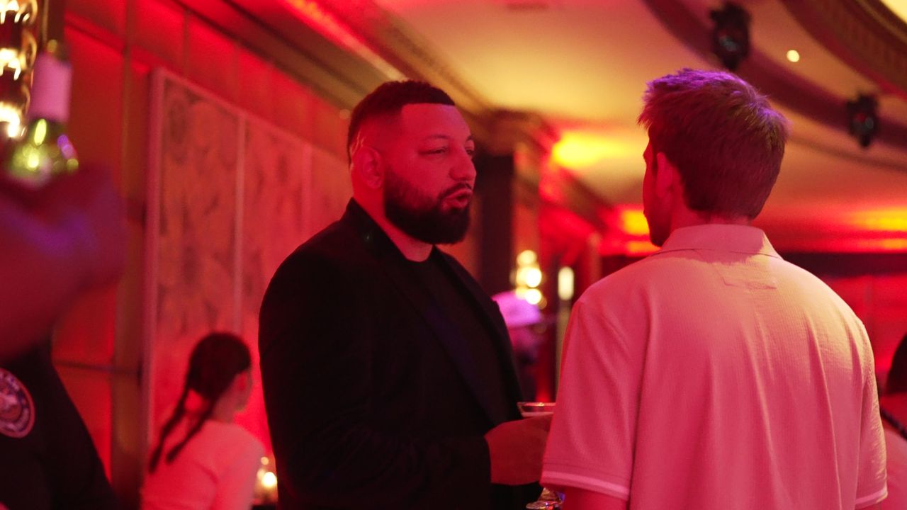 Two guests in conversation